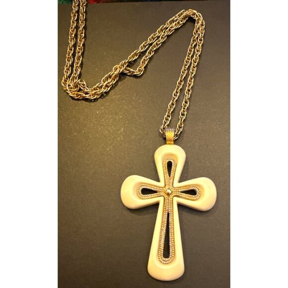 Sarah Coventry Gold-Tone Twisted Chain Necklace With Cream & Gold Cross Pendant - Picture 10 of 11